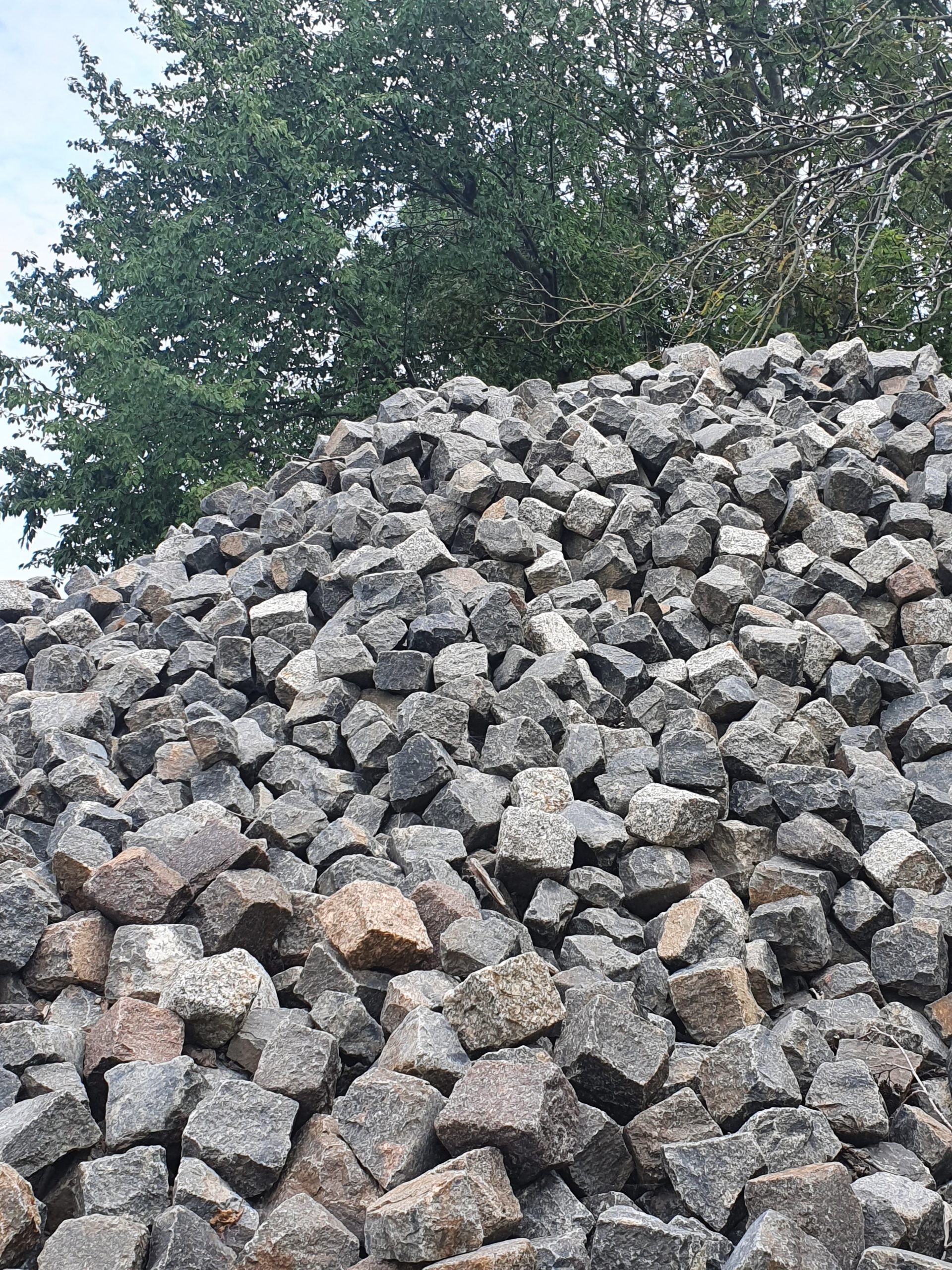 naturstein-pflastersteine-scaled